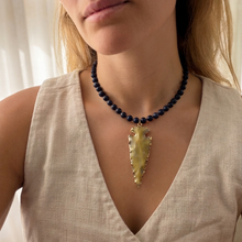 Cargar imagen en el visor de la galería, COLLAR PIEDRA AZUL FLECHA AMARILLA