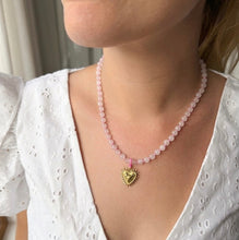 Cargar imagen en el visor de la galería, COLLAR PIEDRA ROSADA CORAZÓN