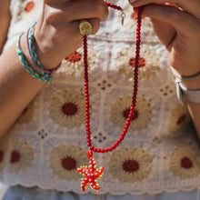 Cargar imagen en el visor de la galería, COLLAR PIEDRA ROJA ESTRELLA ROJA