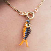 Cargar imagen en el visor de la galería, COLLAR CADENA GOLD PESCADO MORADO NARANJO