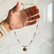 Cargar imagen en el visor de la galería, COLLAR MOSTACILLAS BRUMA LAVANDA COLGANTE