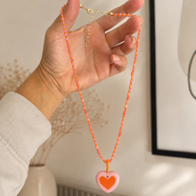 Cargar imagen en el visor de la galería, COLLAR PIEDRA ROSADA CORAZÓN CERÁMICA