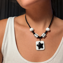 Cargar imagen en el visor de la galería, COLLAR CERAMICA BLANCO CON NEGRO