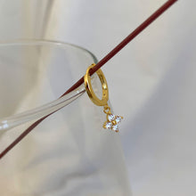 Cargar imagen en el visor de la galería, ARGOLLA FLOR ZIRCONES GOLD