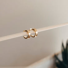 Cargar imagen en el visor de la galería, ARGOLLAS CUADRADAS GOLD