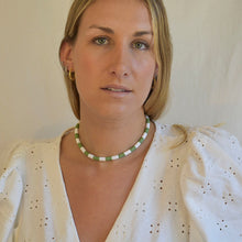 Cargar imagen en el visor de la galería, COLLAR MOSTACILLAS VERDE BLANCO