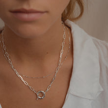 Cargar imagen en el visor de la galería, CADENITA PLATA PELOTITAS
