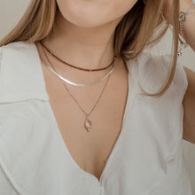 Cargar imagen en el visor de la galería, CHOKER PLATA GRANATE