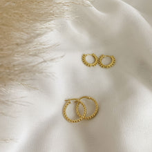 Cargar imagen en el visor de la galería, ARGOLLAS GOLD ONDULADA