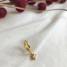 Cargar imagen en el visor de la galería, ARGOLLA SOL ZIRCÓN GOLD