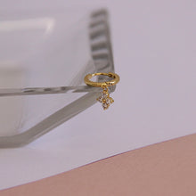 Cargar imagen en el visor de la galería, ARGOLLA FLOR ZIRCONES GOLD