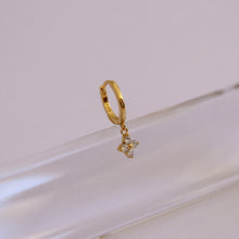 Cargar imagen en el visor de la galería, ARGOLLA FLOR ZIRCONES GOLD