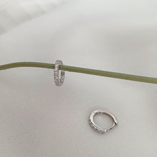 Cargar imagen en el visor de la galería, ARGOLLAS ZIRCONES PLATA PAR