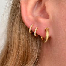 Cargar imagen en el visor de la galería, ARGOLLAS ZIRCONES GOLD PAR