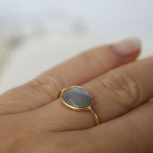Cargar imagen en el visor de la galería, ANILLO GOLD PIEDRA OVALADA - Piedra Marina