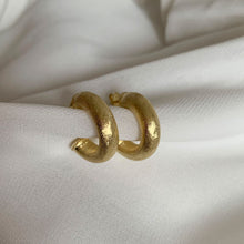 Cargar imagen en el visor de la galería, ARGOLLAS TUBO 20 GOLD