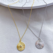 Cargar imagen en el visor de la galería, COLLAR GOLD FLOR ZIRCON