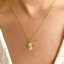 Cargar imagen en el visor de la galería, COLLAR GOLD FLOR ZIRCON