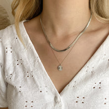 Cargar imagen en el visor de la galería, COLLAR PLATA FLOR ZIRCON