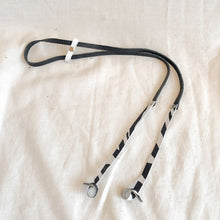 Cargar imagen en el visor de la galería, STRAP CUERO NEGRO Y CEBRA