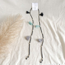 Cargar imagen en el visor de la galería, STRAPS POMPONES GAMUZA