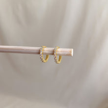 Cargar imagen en el visor de la galería, ARGOLLAS ZIRCONES GOLD PAR