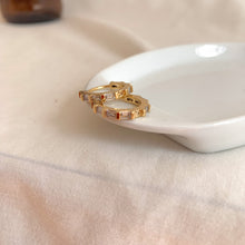 Cargar imagen en el visor de la galería, ARGOLLAS GOLD ZIRCON RECTANGULAR