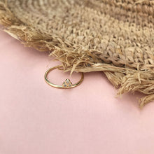 Cargar imagen en el visor de la galería, ANILLO GOLD 3 ZIRCONES - Piedra Marina