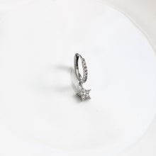 Cargar imagen en el visor de la galería, ARGOLLA ESTRELLA ZIRCÓN PLATA - Piedra Marina