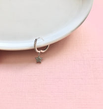 Cargar imagen en el visor de la galería, ARGOLLA ESTRELLA ZIRCÓN PLATA - Piedra Marina