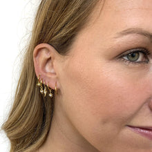 Cargar imagen en el visor de la galería, ARGOLLA SOL ZIRCÓN ORO - Piedra Marina