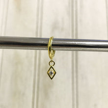 Cargar imagen en el visor de la galería, ARGOLLA DIAMANTE ZIRCÓN ORO - Piedra Marina