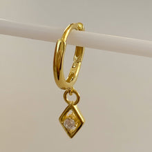 Cargar imagen en el visor de la galería, ARGOLLA DIAMANTE ZIRCÓN ORO - Piedra Marina
