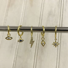 Cargar imagen en el visor de la galería, ARGOLLA DIAMANTE ZIRCÓN ORO - Piedra Marina