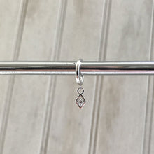 Cargar imagen en el visor de la galería, ARGOLLA DIAMANTE ZIRCÓN PLATA - Piedra Marina