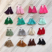 Cargar imagen en el visor de la galería, STRAPS POMPONES GAMUZA - Piedra Marina