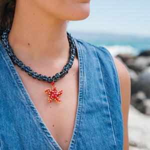 COLLAR CERAMICA AZUL ESTRELLA ROJA