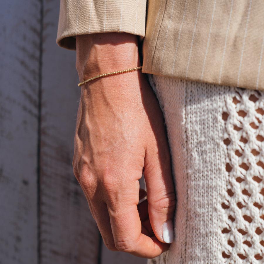 PULSERA BAÑADA EN ORO BOLITAS