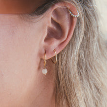 Cargar imagen en el visor de la galería, ARGOLLAS GOLD PIEDRA BEIGE
