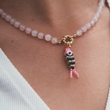 Cargar imagen en el visor de la galería, COLLAR PIEDRA ROSADAS PESCADO NEGRO ROSADO
