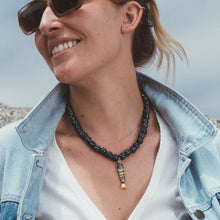 Cargar imagen en el visor de la galería, COLLAR CERAMICA AZUL PESCADO AZUL
