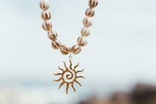 Cargar imagen en el visor de la galería, COLLAR CERAMICA BEIGE/CAFE SOL DORADO

