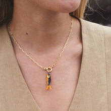 Cargar imagen en el visor de la galería, COLLAR CADENA GOLD PESCADO MORADO NARANJO
