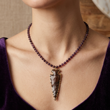 Cargar imagen en el visor de la galería, COLLAR PIEDRA MORADA FLECHA MORADA

