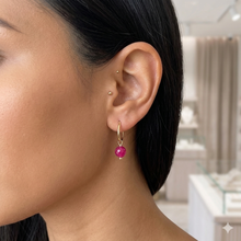 Cargar imagen en el visor de la galería, ARGOLLAS GOLD PIEDRA FUCSIA
