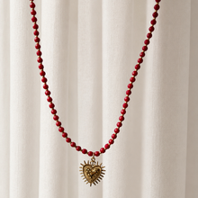 Cargar imagen en el visor de la galería, COLLAR PIEDRA CORAL CORAZON
