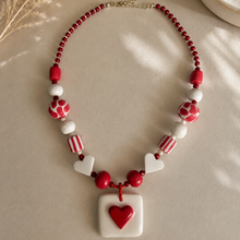 Cargar imagen en el visor de la galería, COLLAR CERAMICA BLANCO CON ROJO

