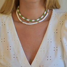 Cargar imagen en el visor de la galería, COLLAR MOSTACILLAS VERDE BLANCO
