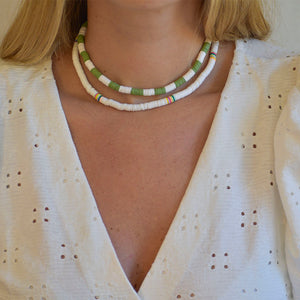 COLLAR MOSTACILLAS VERDE BLANCO