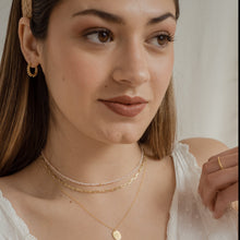 Cargar imagen en el visor de la galería, ARGOLLAS GOLD BOLITAS
